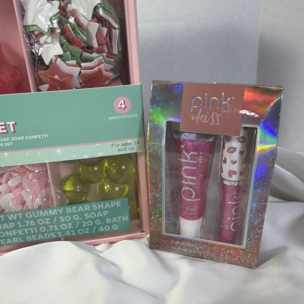 Girls Gift Set Nail‎ Jewels/Polish & Candy Bath Set & Pink Kiss Lip Gloss